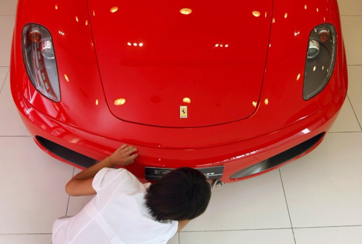 Il restauro della Ferrari incendiata