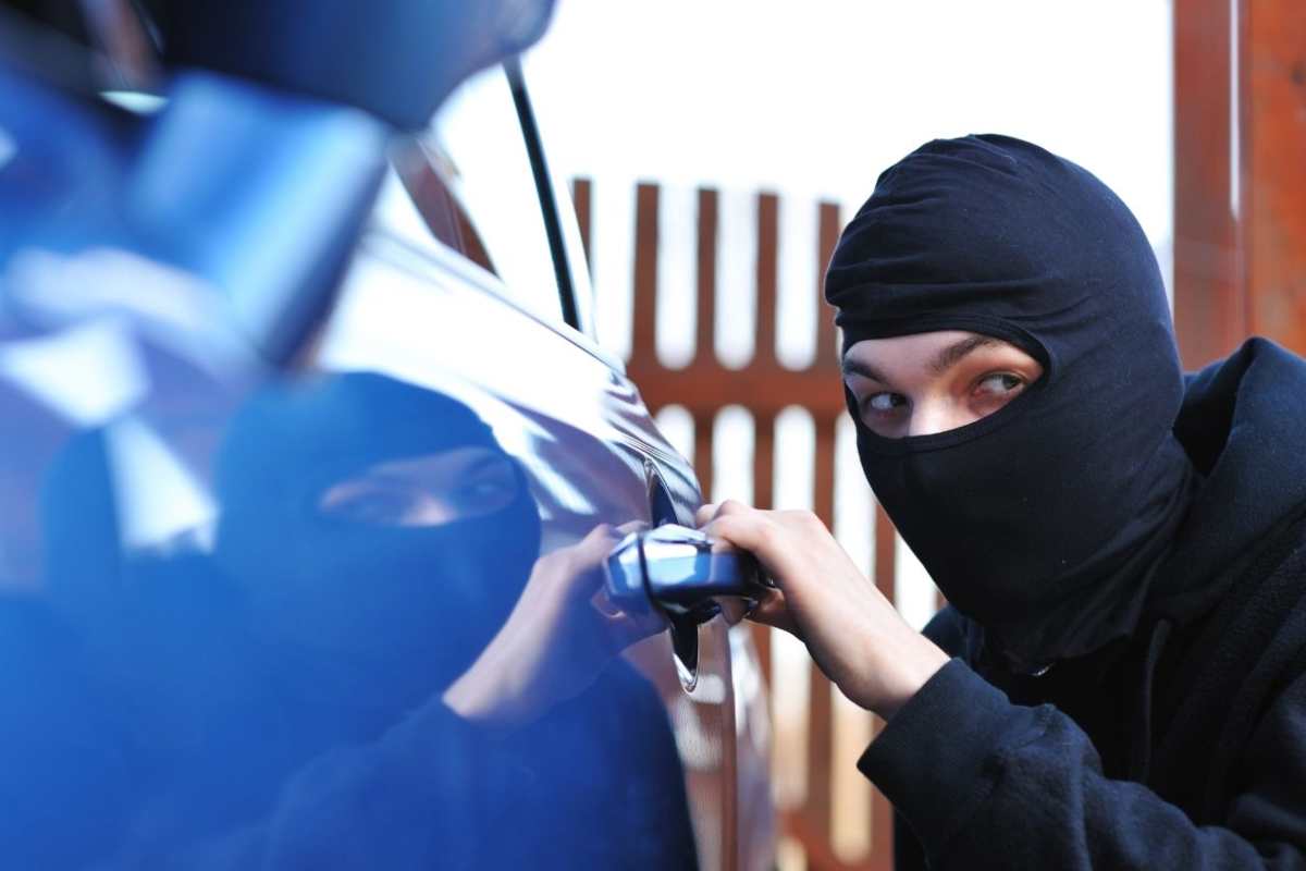 Ladro auto. come difendersi