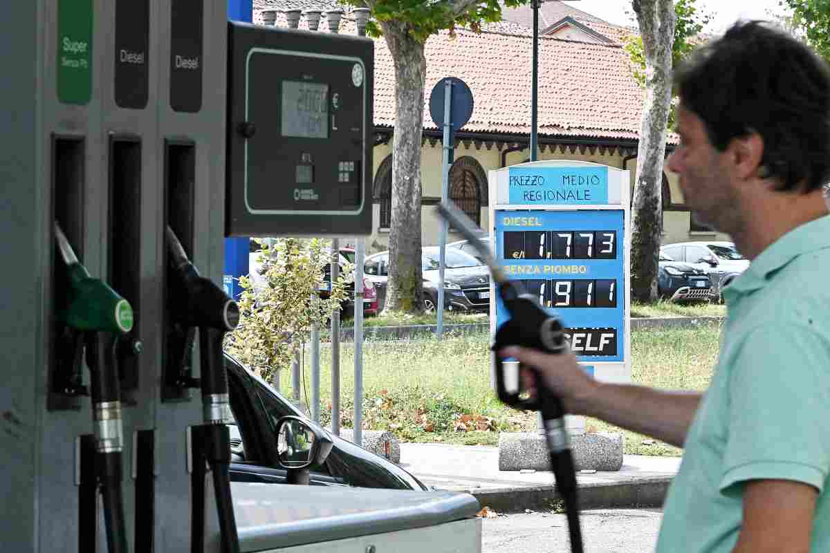 Prezzo benzina fuori controllo