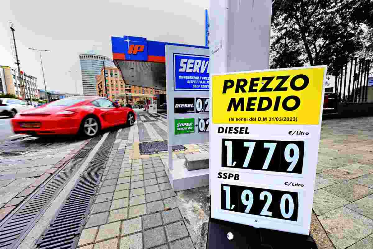 Il prezzo medio regionale della benzina