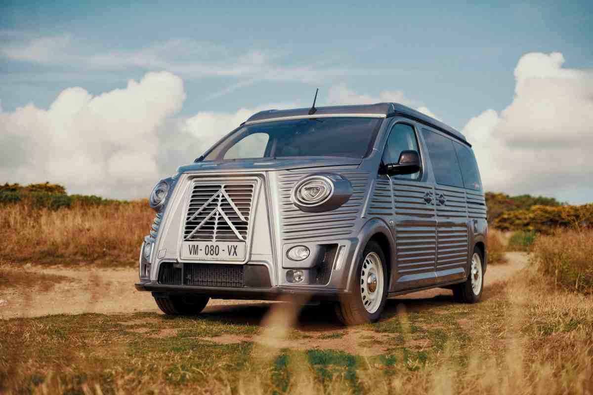 Il camper più "cool" della storia è francese: ha un aspetto spettacolare