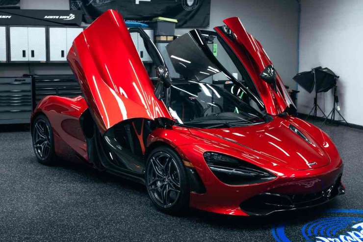 McLaren aperta come una scatoletta di tonno: immagini non adatte ai deboli di cuore