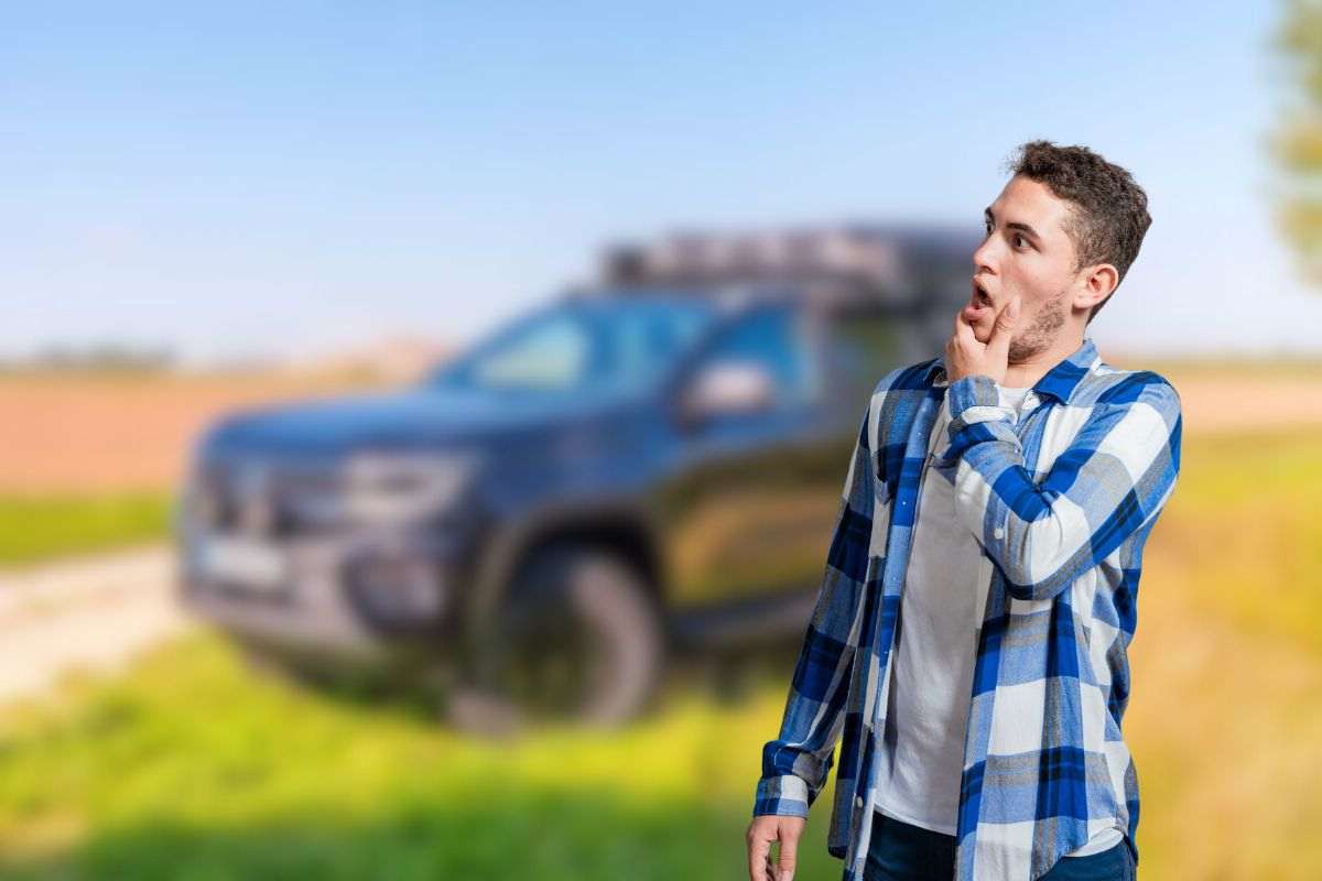 Il Pick Up che diventa un Camper off road: guardate cosa ha sul tetto, da non credere