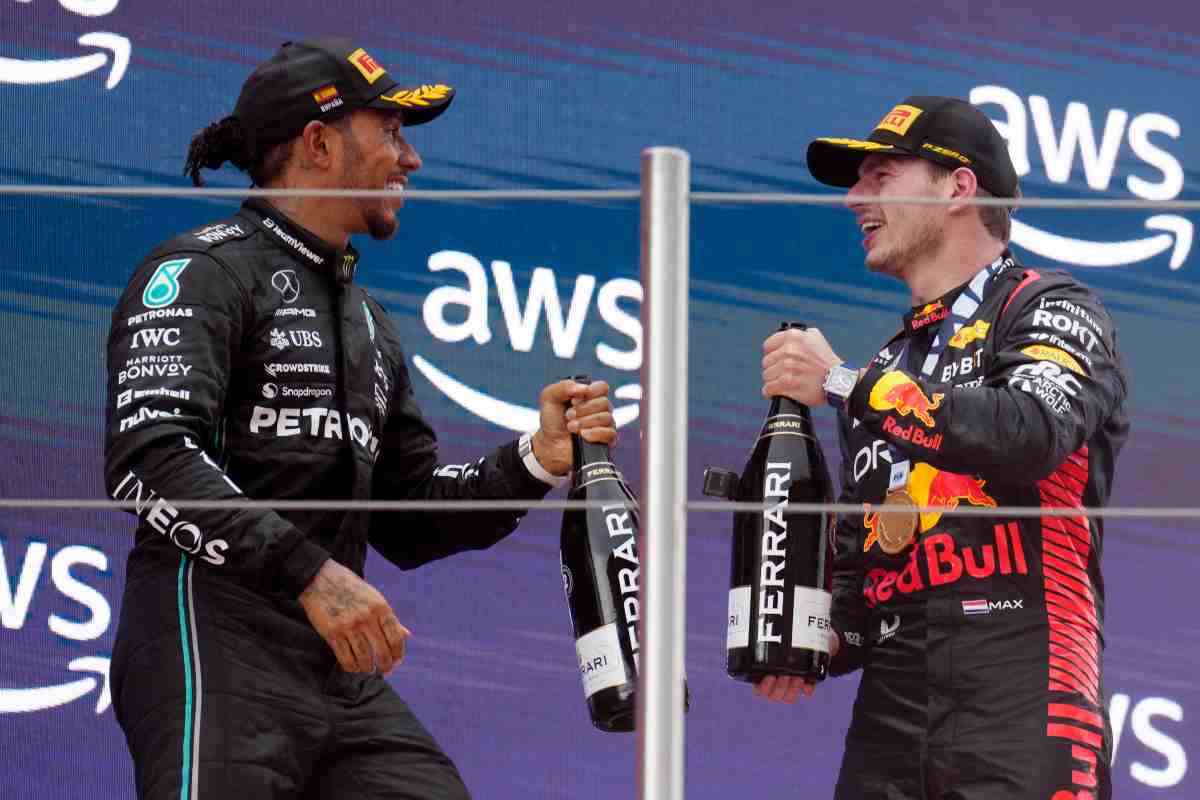 Hamilton beffa Verstappen