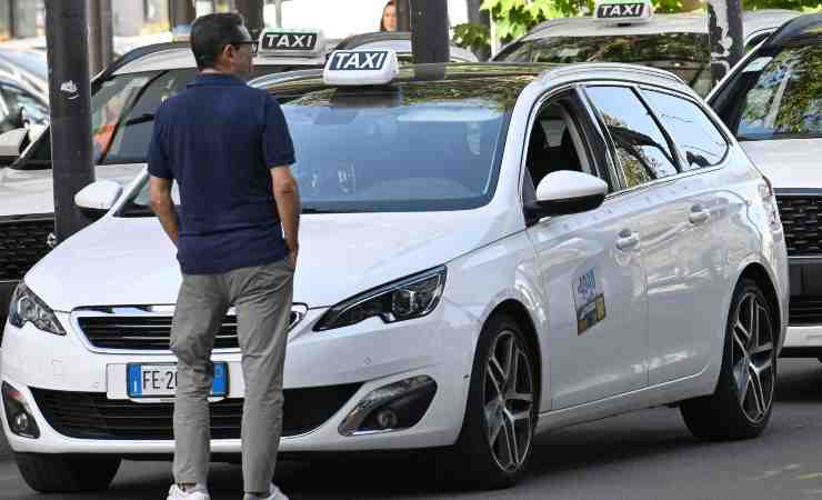 Mancanza di taxi in una città italiana