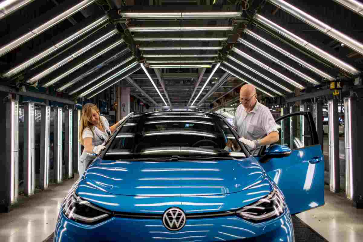 Volkswagen cambia la produzione, sta per succedere: decisioni sconvolgenti