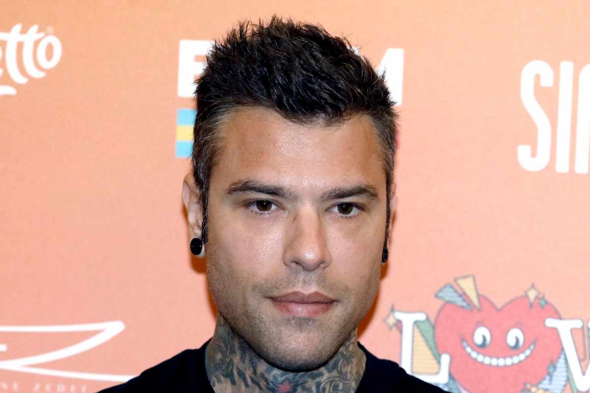 Fedez, non immaginerete mai che auto guida: è una delle più veloci in circolazione