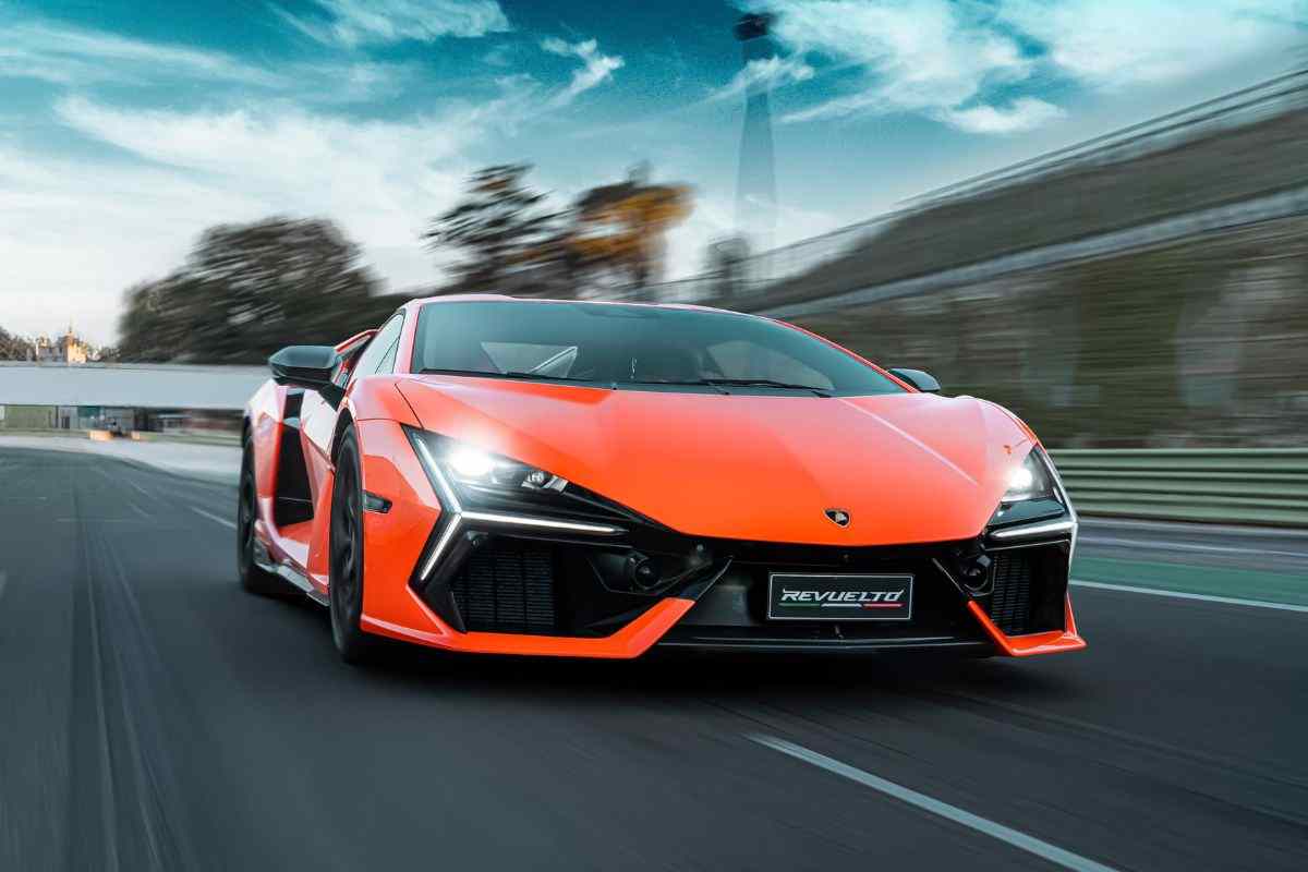 Lamborghini da urlo, la nuova supercar è rivoluzionaria: numeri e tecnologia da capogiro