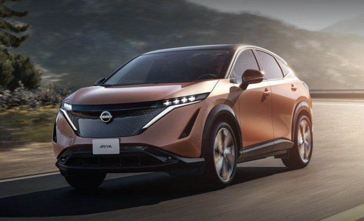 Nissan Ariya, tagli per il SUV elettrico