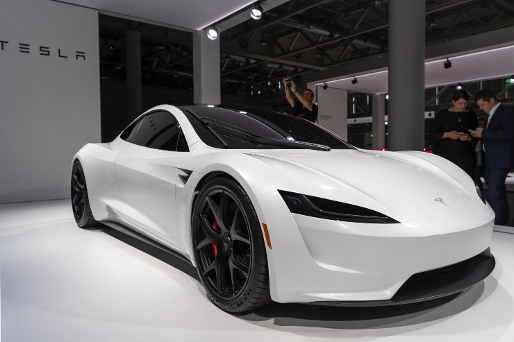Tesla Roadster, l'auto di Will Smith