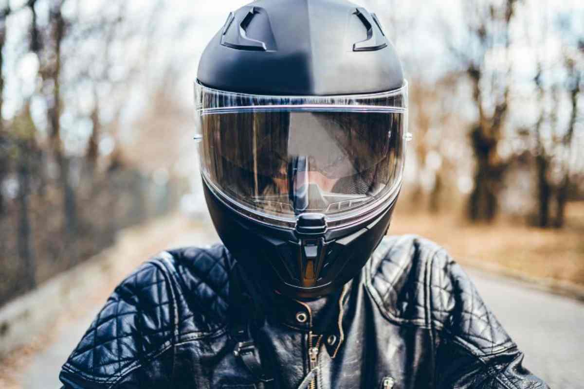 Casco moto ora è obbligatorio