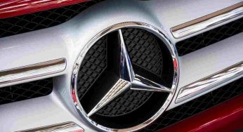 Compra una Mercedes per pochi spiccioli: quello che fa dopo però cambia tutto