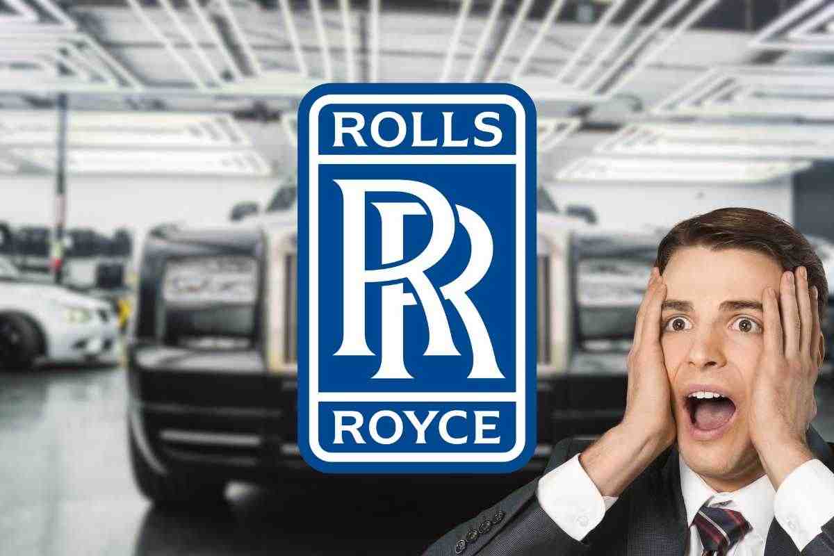 Celebre youtuber compie una vera impresa con la sua Rolls-Royce, passanti sconvolti: video surreale