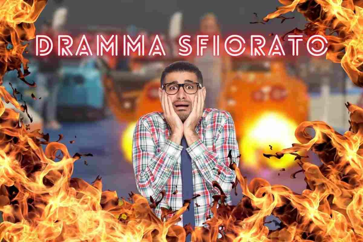 Dramma sfiorato, la supercar prende improvvisamente fuoco: il video è agghiacciante
