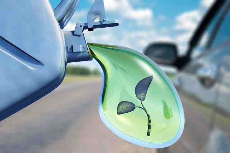Giù i prezzi, più distributori: vola il nuovo biocarburante, alternativa all'elettrico