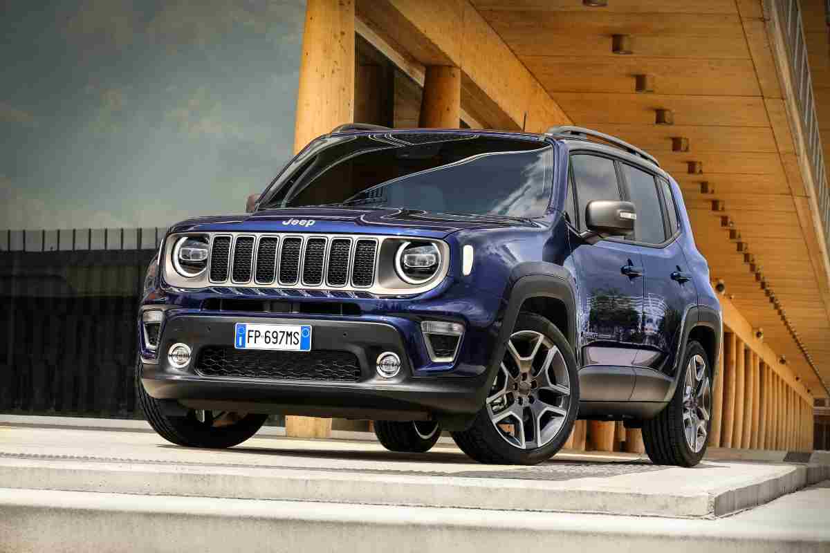 Jeep Renegade, il prezzo del Suv crolla: 15mila euro con full optional e cambio automatico, restano pochi giorni per acquistarlo