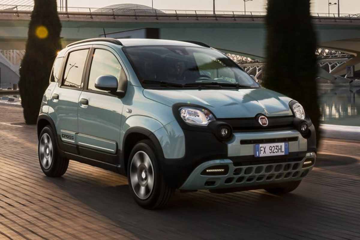 Fiat Panda, ufficiale il richiamo: si scatena il panico, se la avete fermatevi subito