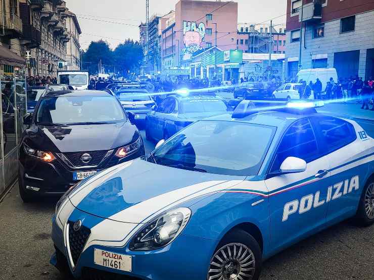 Coppia auto multa calorosa