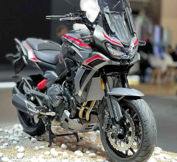 Zonsen Cyclone RX650 moto Cina EICMA 2023