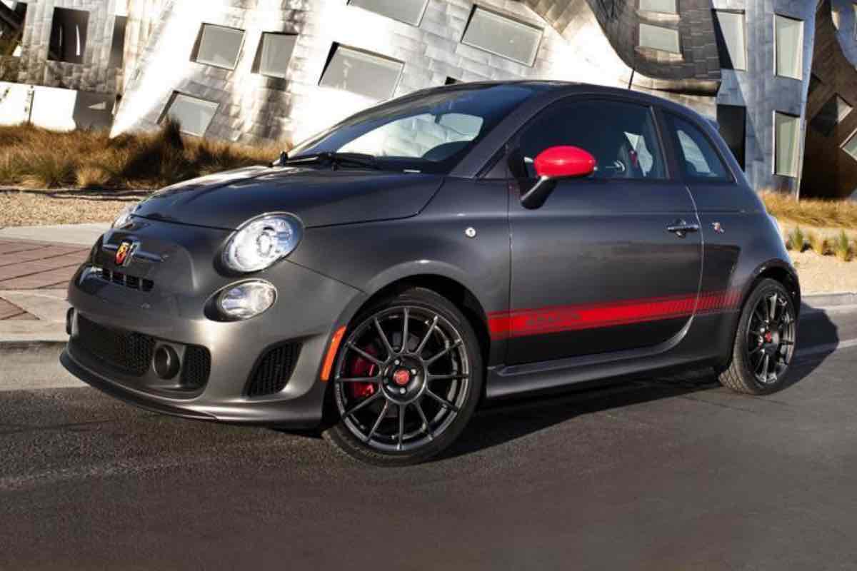 Abarth nera come quella di Christian De Sica