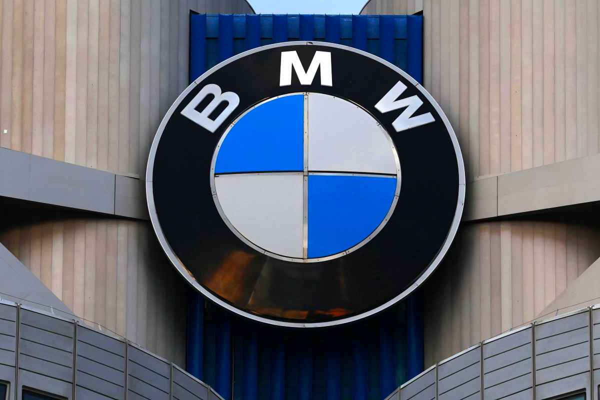 BMW, premio pazzesco per l'azienda: è l'auto più sicura