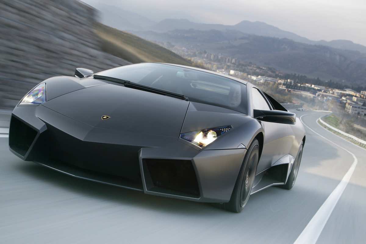 Lamborghini parcheggio che disastro