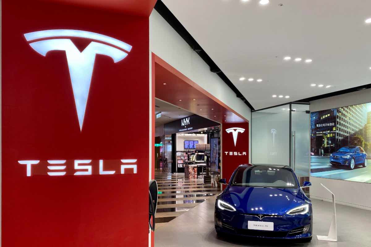 Tesla Model Y sconto incentivi statali