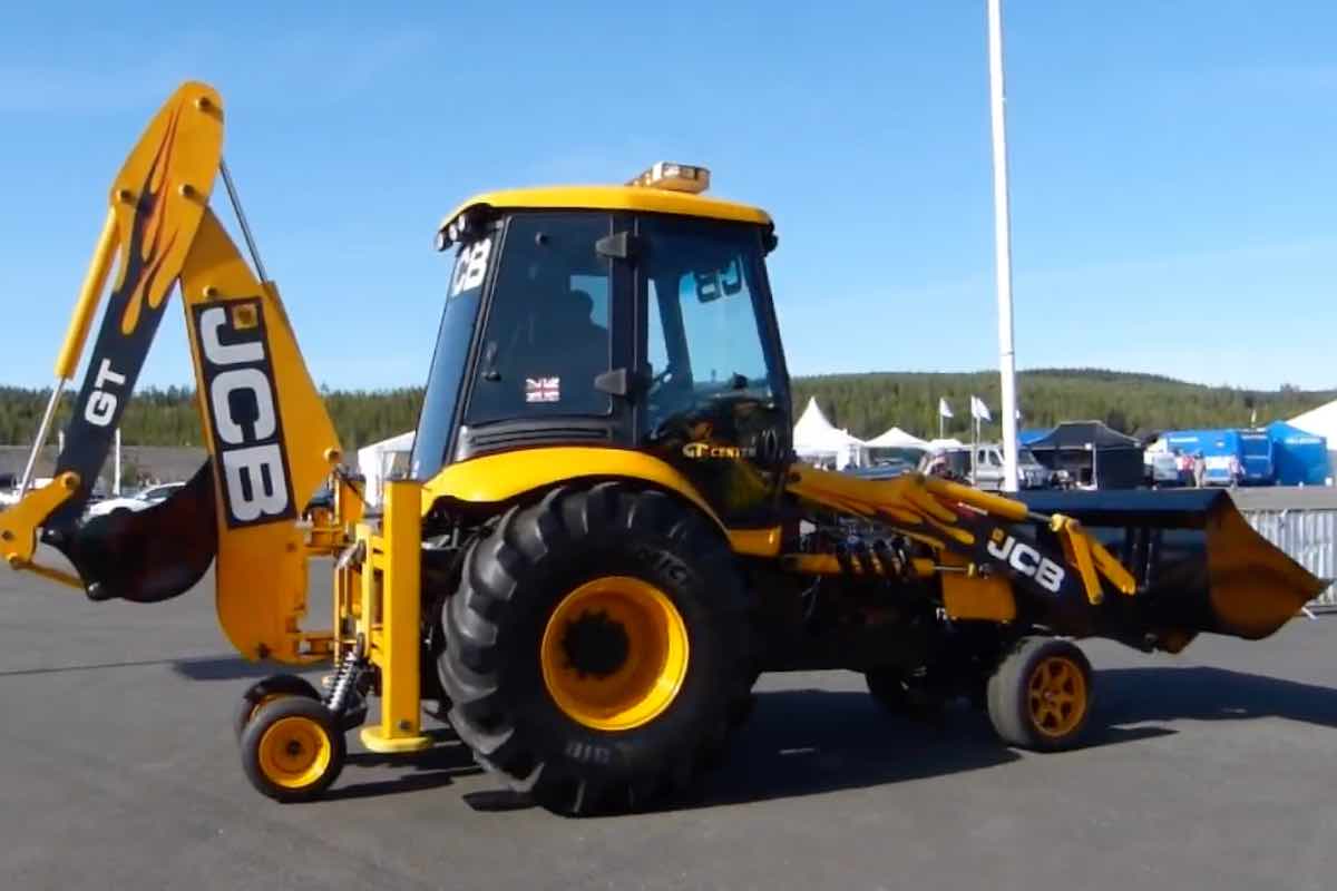 The fastest construction vehicle in the world: It looks ordinary, but there is a V8 engine underneath..