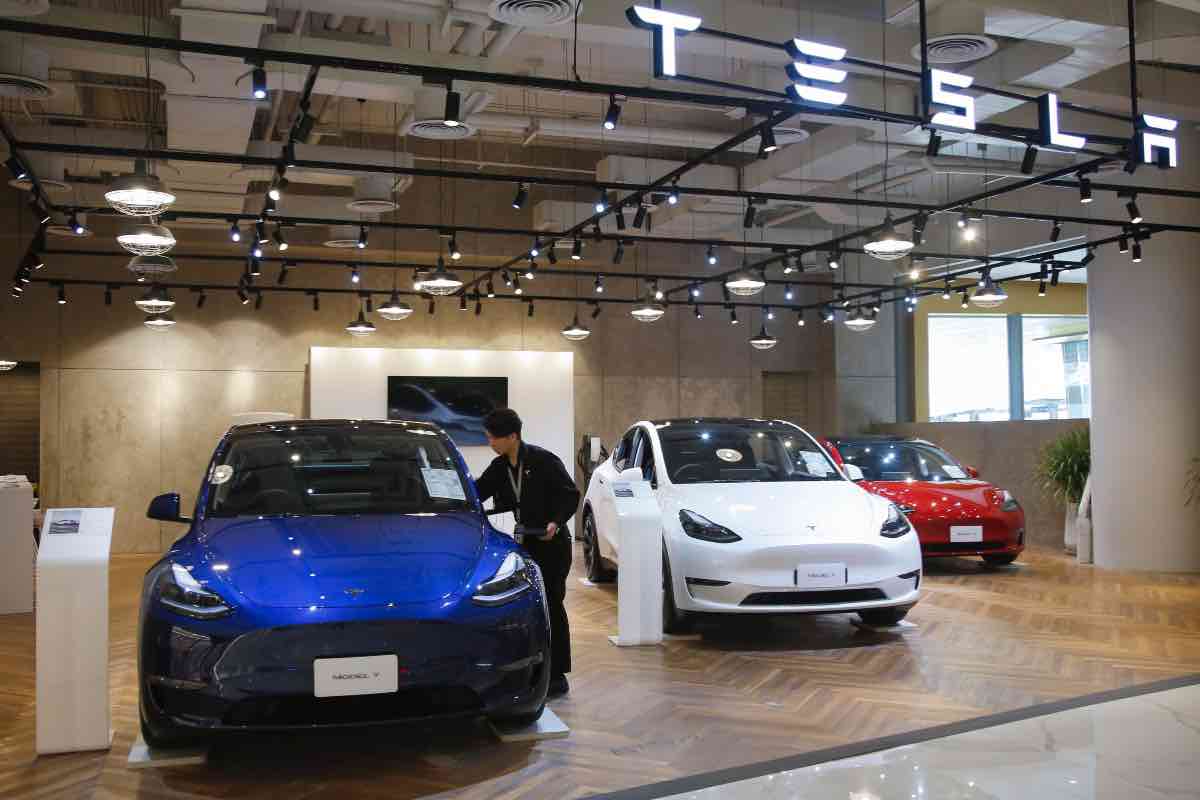 Incentivi Tesla Model Y nuovo prezzo 