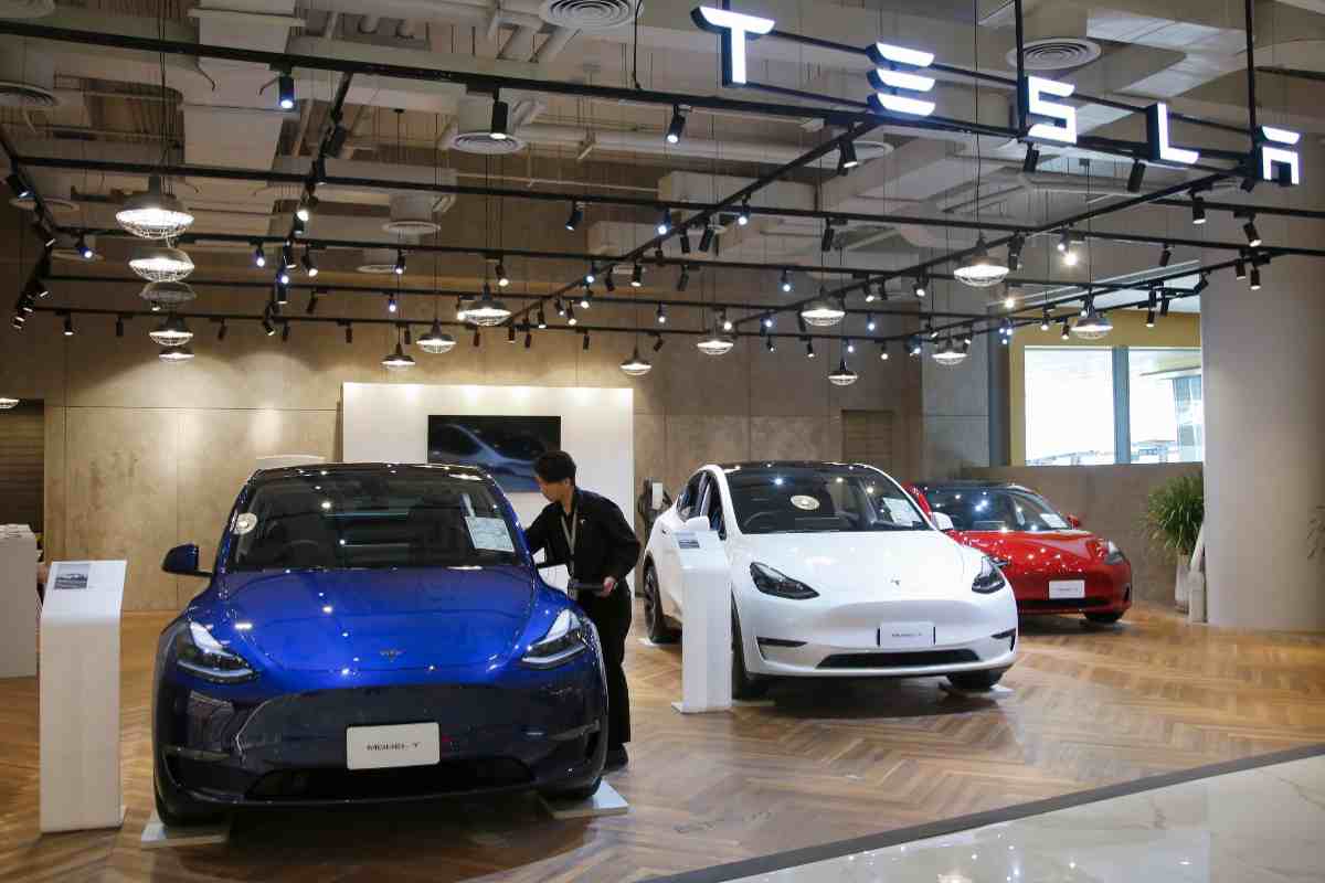 Tesla Model Y nuovo prezzo sconti incentivi