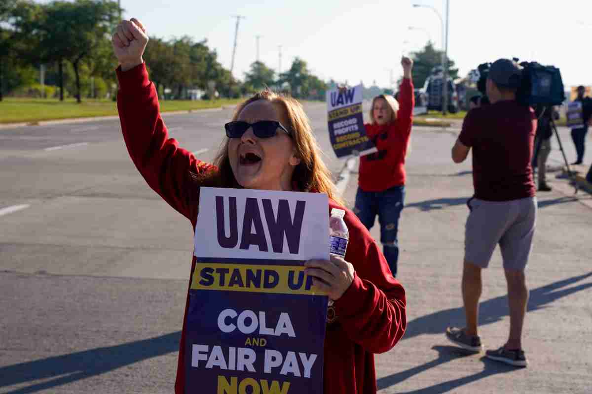 Proteste sindacato UAW Stellantis Usa