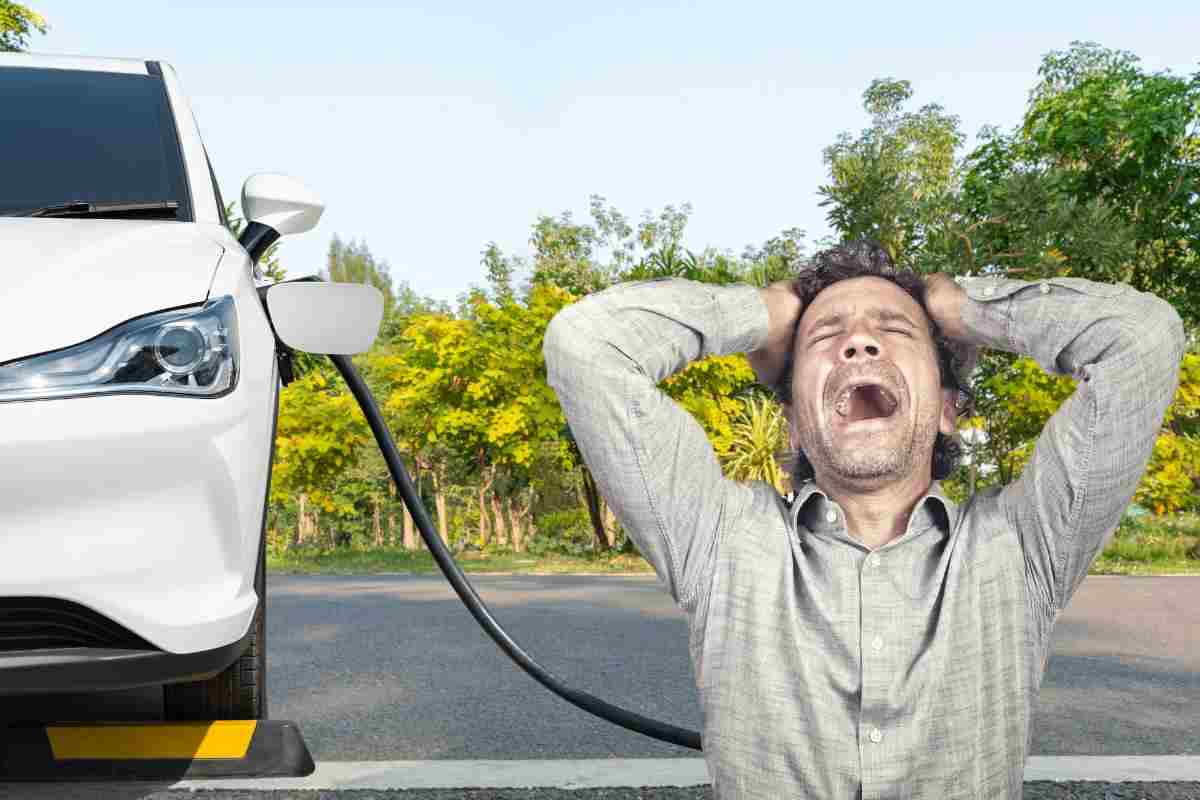 Auto elettriche, arriva una notizia tragica per il Paese