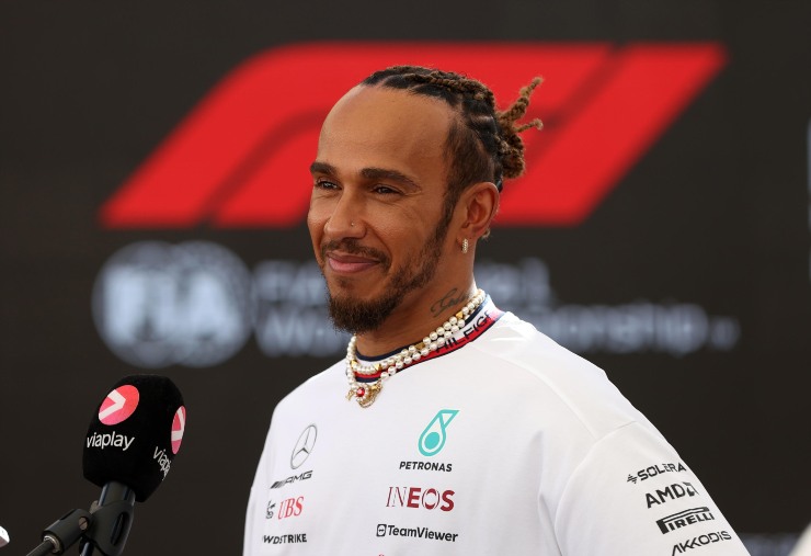 Hamilton confessa di non aver detto a nessuno del passaggio in Ferrari