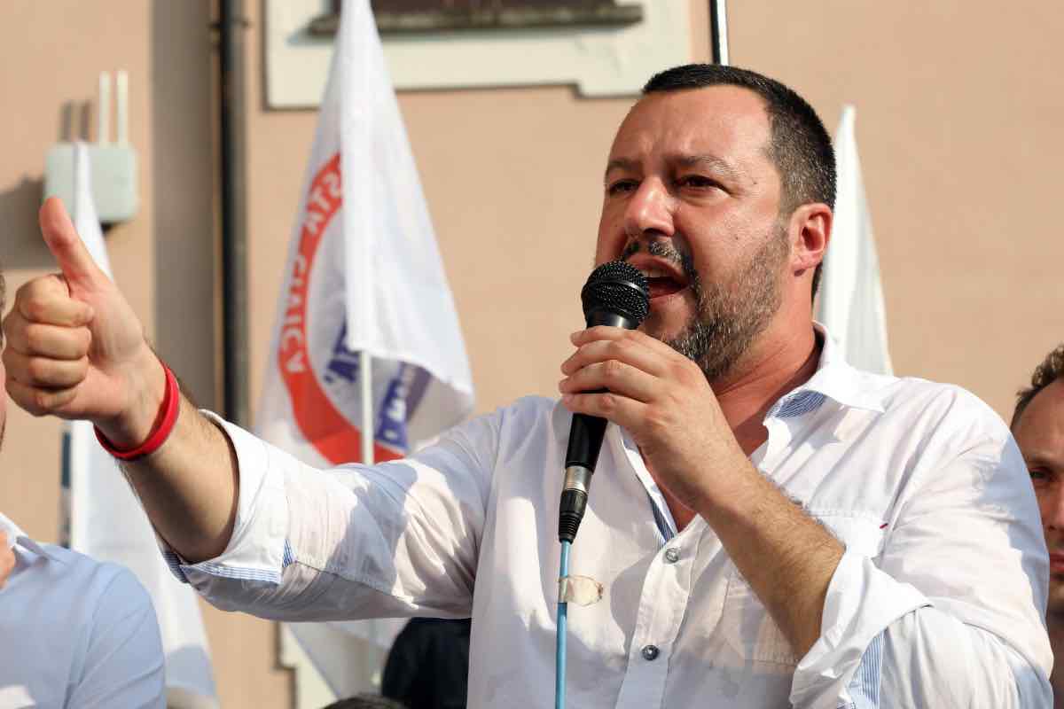 Salvini in Vespa 