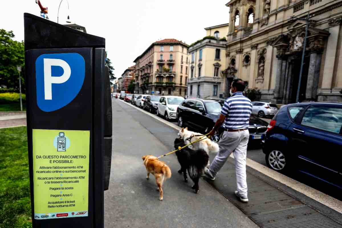Area C parcheggio Milano costo
