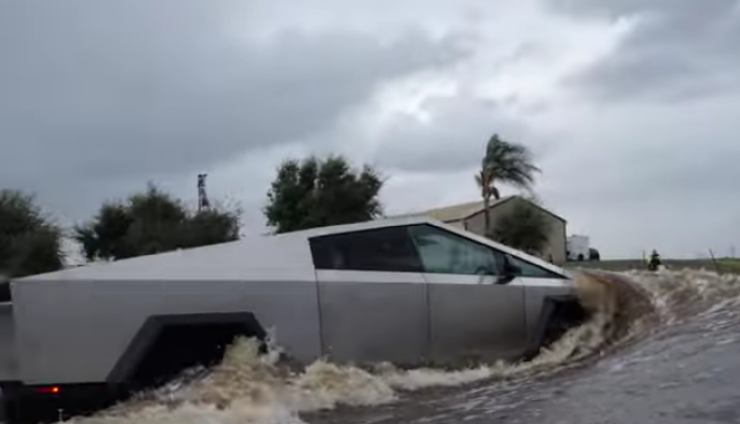 Tesla Cybertruck in versione sottomarino