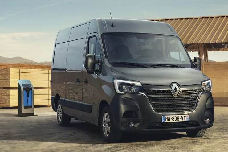Renault Master E-Tech veicolo commerciale 460 km autonomia elettrico