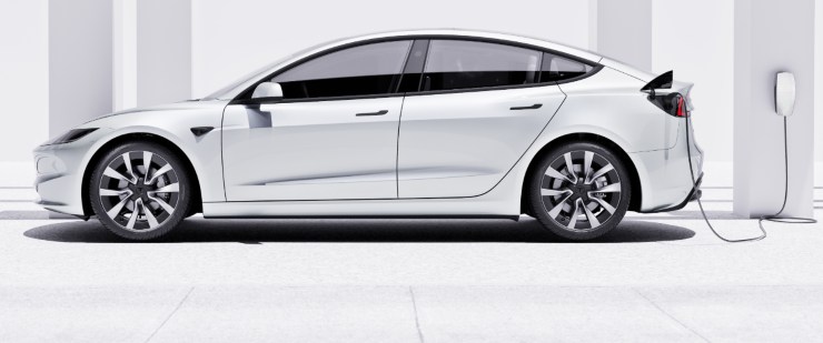 Tesla Model 3 auto novità cambiamento bagnato