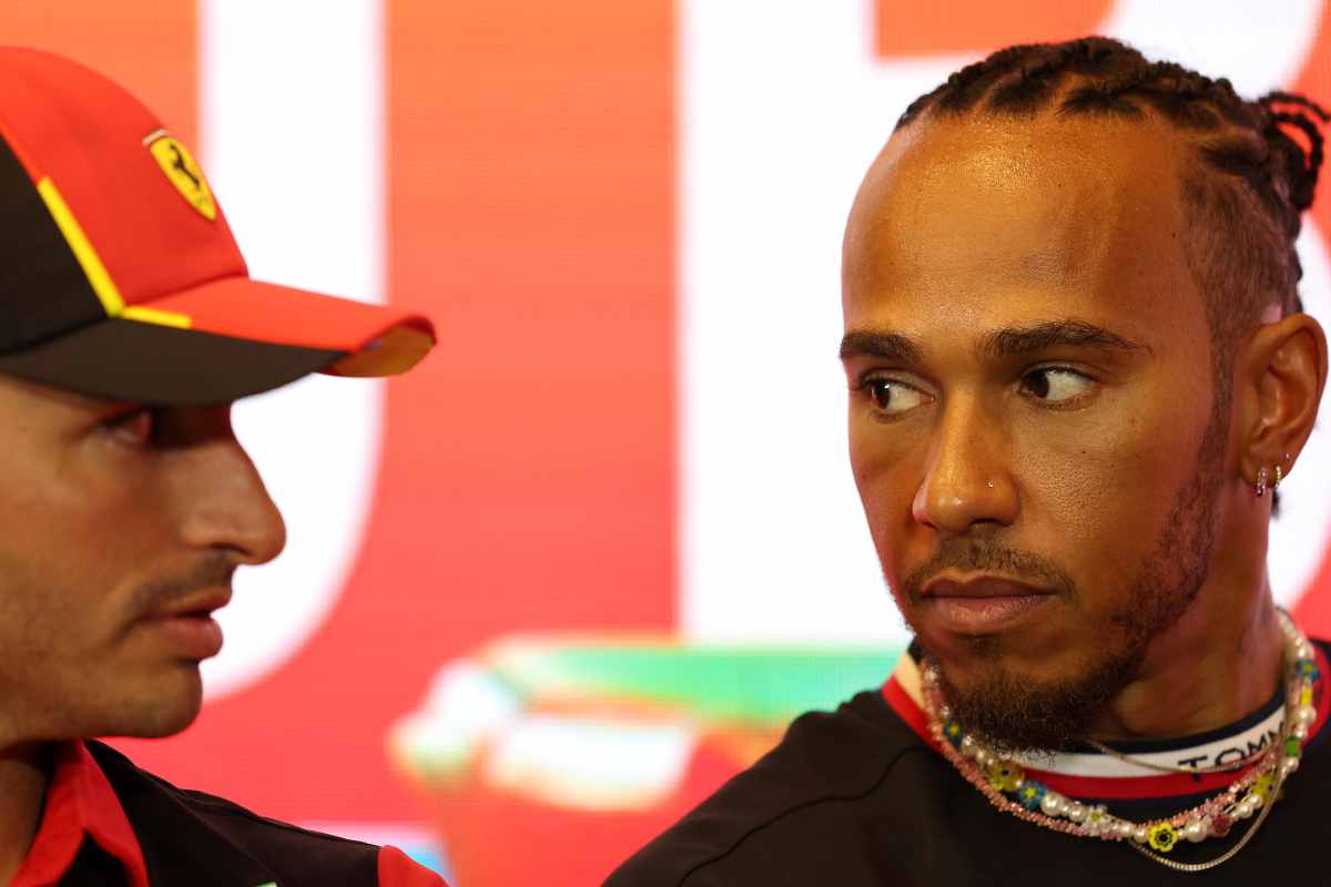 Hamilton critica dell'ex pilota