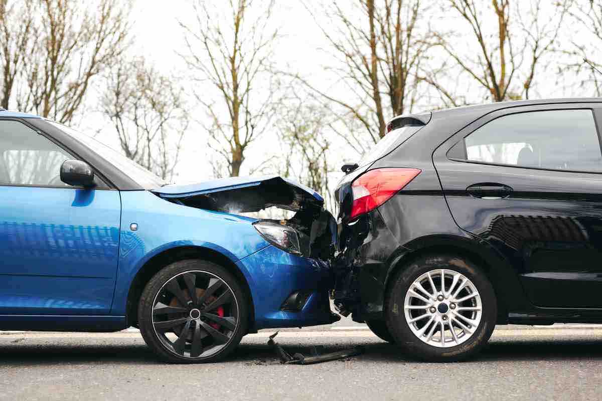 Tamponamento danni auto incidente