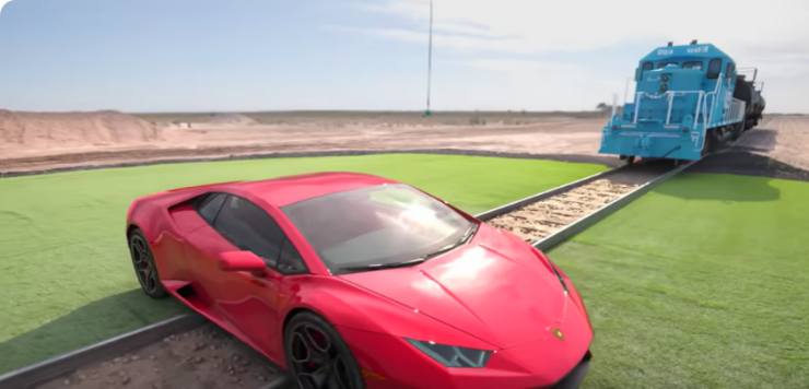 Lamborghini treno incidente esperimento filmato 