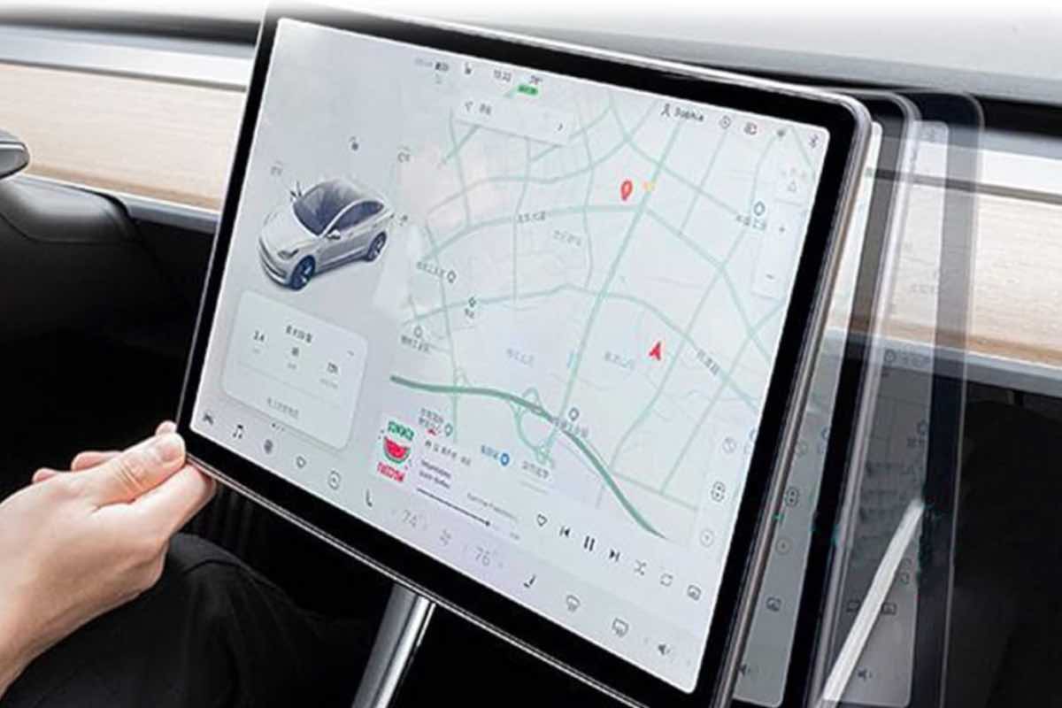 Tesla monitor curvo novità incredibile 