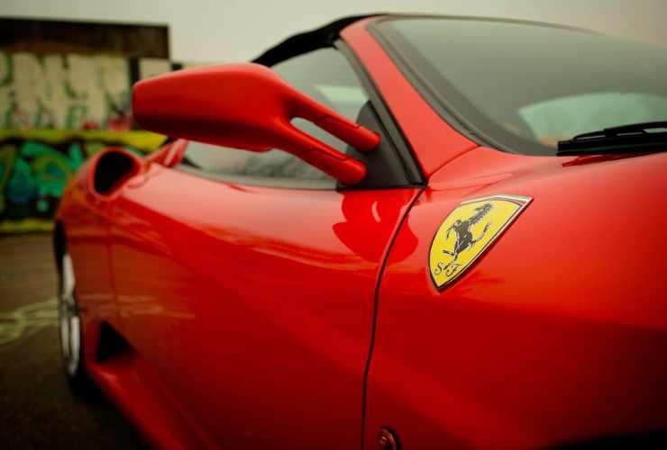Crash impressionante a bordo di una Ferrari