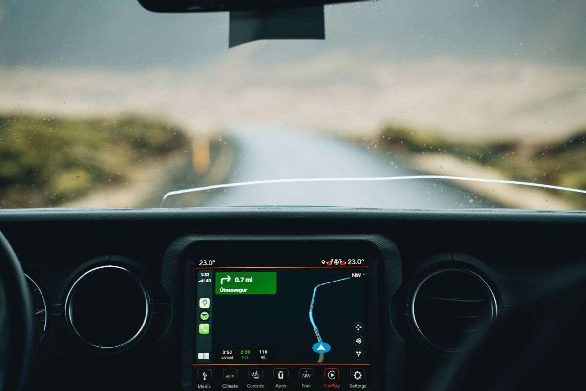 Con el adaptador inalámbrico CarPlay ya no pensarás en tu smartphone mientras conduces