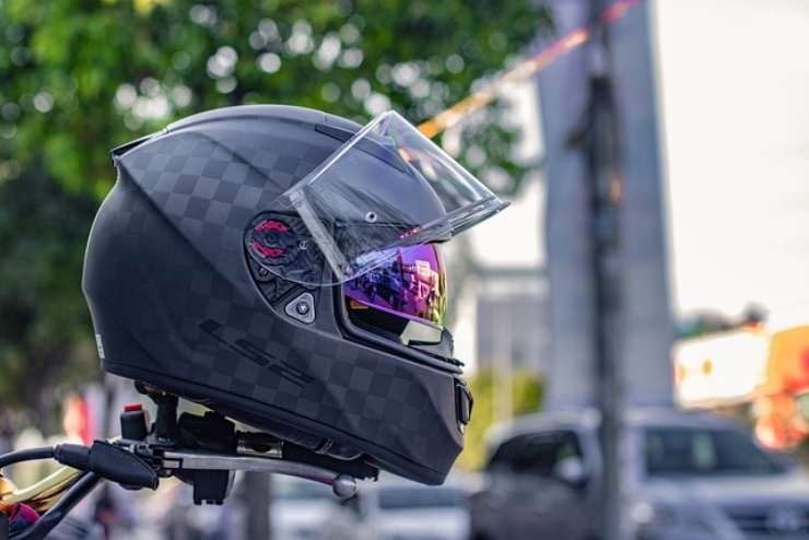 Obbligo Casco moto scooter regola Codice della Strada