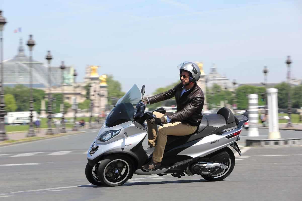 Obbligo casco moto scooter Codice della Strada