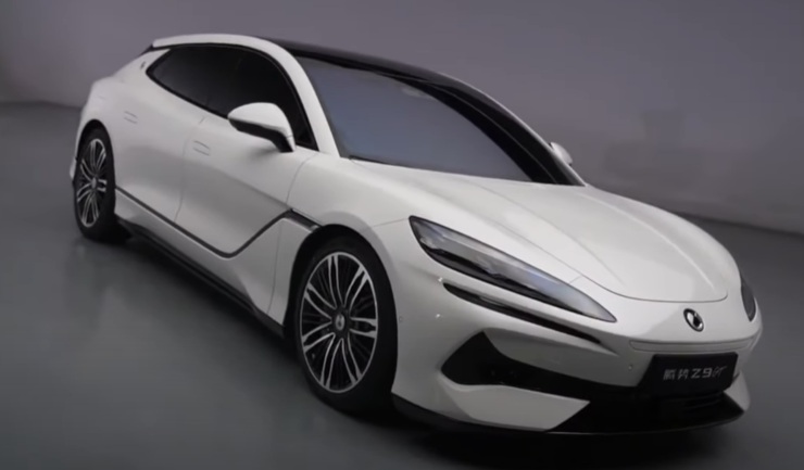 Mercedes Audi Tesla paura Denza Z9 GT Salone Pechino elettrica