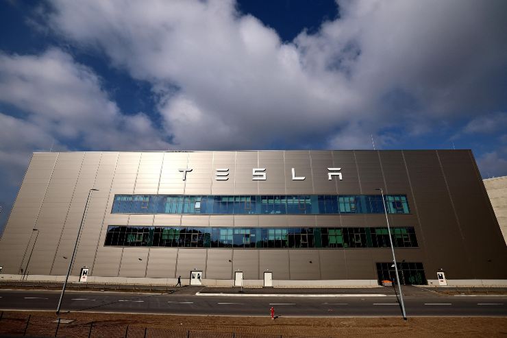 Elon Musk conferma licenziamenti Tesla