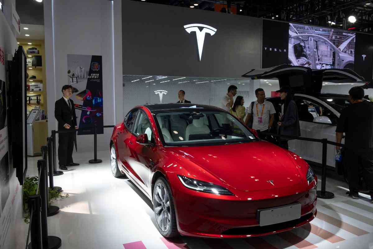 Tesla Model 3 calo prezzi nuovo costo