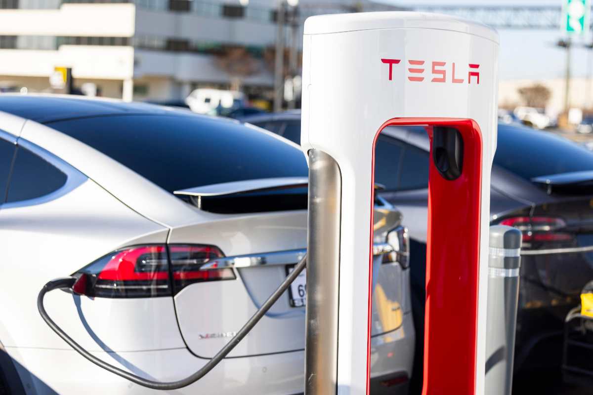 Tesla Supercharger licenziamenti Musk